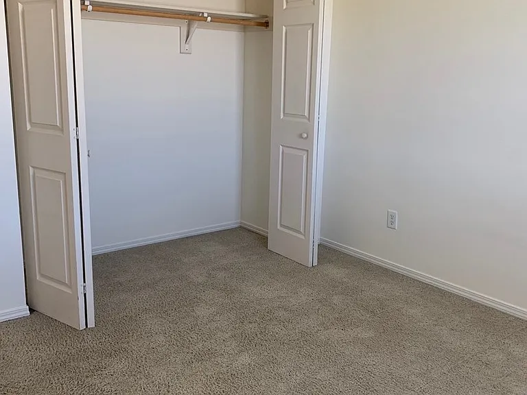 916 Shirley Pl #E — Photo 5