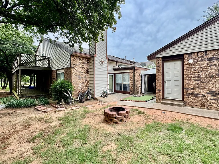 428 Sundance Ln — Photo 2