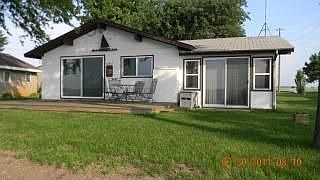 1st image of 424 W Lake Dr