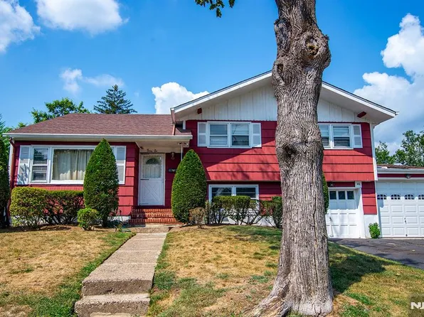 46 Stratford Rd, Dumont, NJ 07628