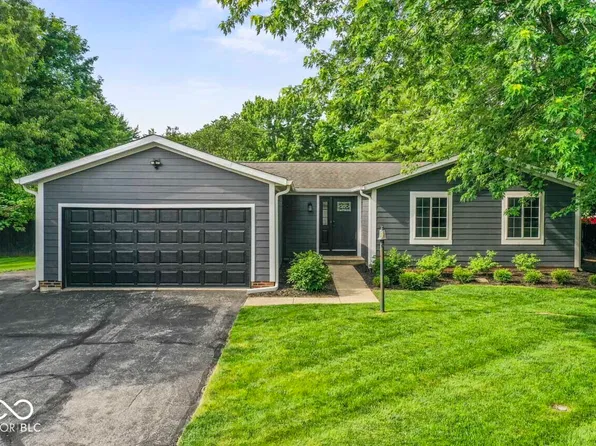 11346 Wood Creek Dr, Carmel, IN 46033