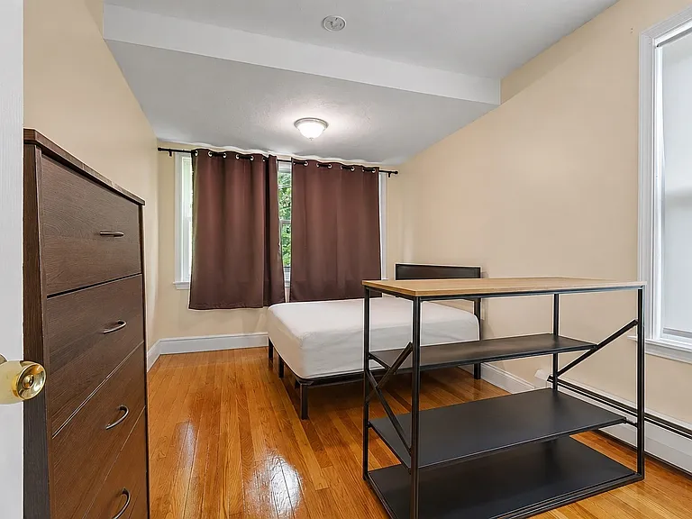 29-31 Rockrimmon Rd #1R — Photo 10