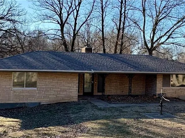 7843 Savage Dr, Kansas City, KS 66109