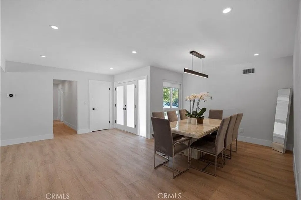 4 bed, 2262 sqft, $12,000 — Photo 2
