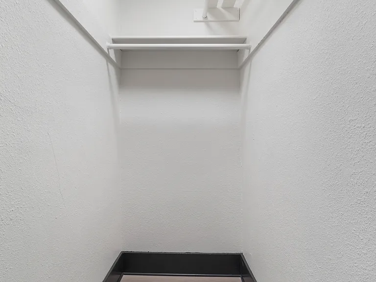 Kensington Apartments — Photo 46
