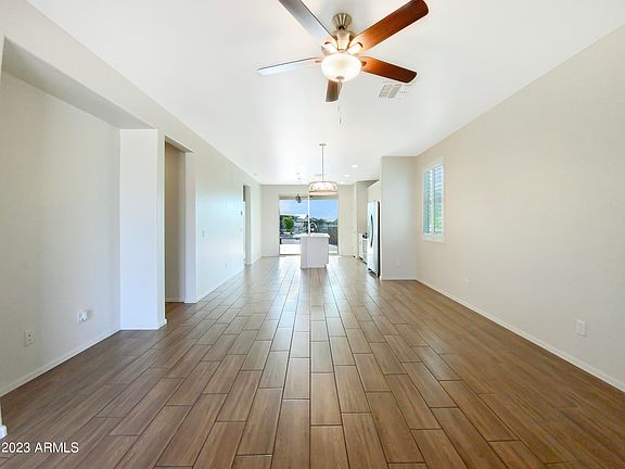 3rd image of 41899 W SAGEBRUSH Court