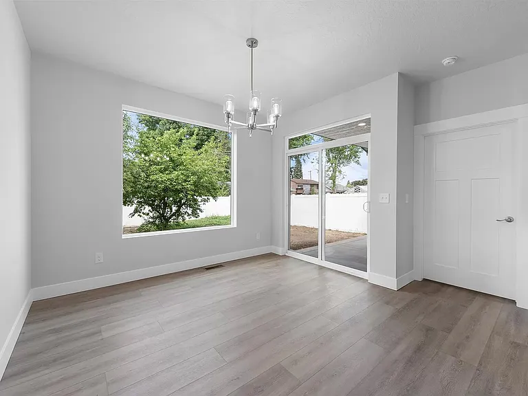 3807 E 27th Ave — Photo 10