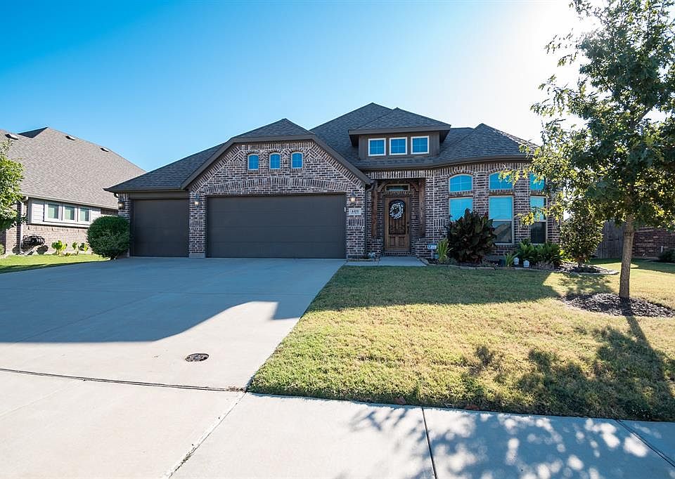 1st image of 4408 Oak Bluff Dr