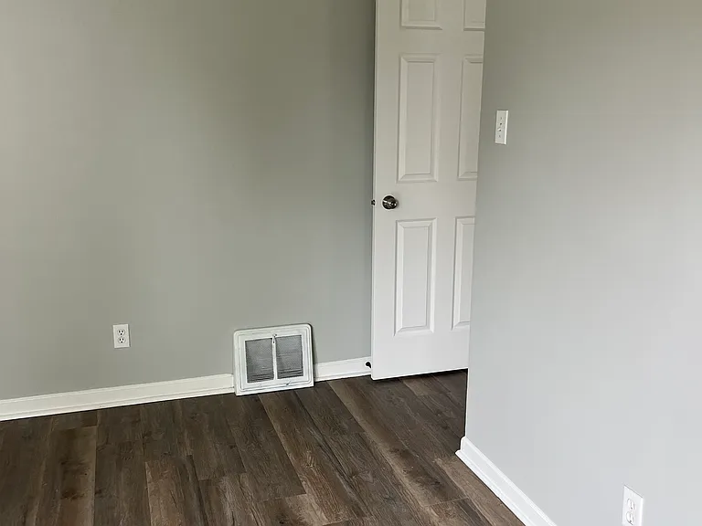 2716 White Oak Ave — Photo 8
