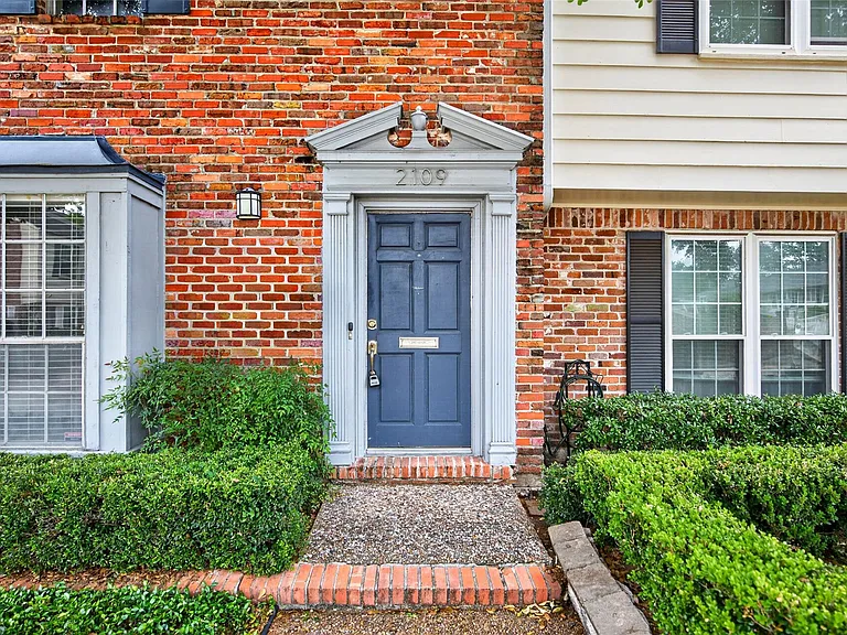2109 Lander Ln #79 — Photo 4