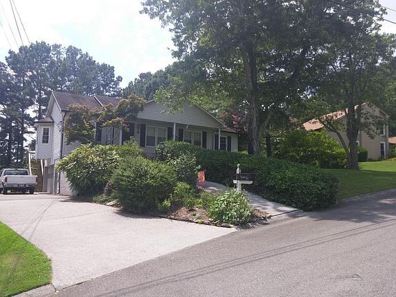 2nd image of 10222 Birch Hill Ln