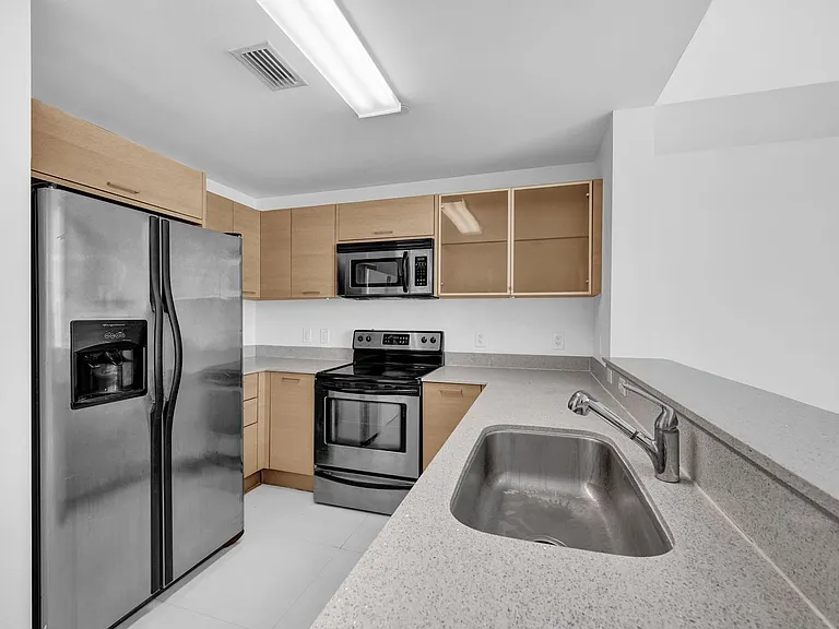 350 NE 24th St #509 — Photo 30