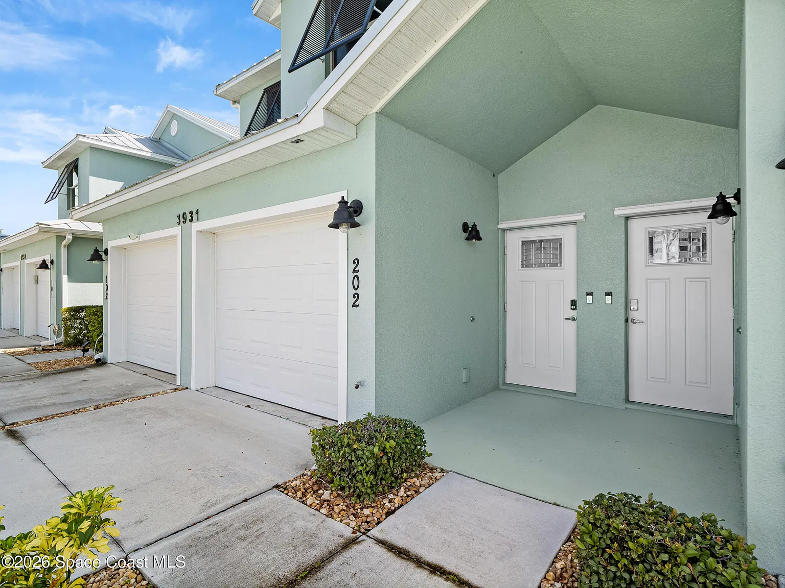 3 bed, 2.0 bath, 1794 sqft, $2,350 — Photo 3