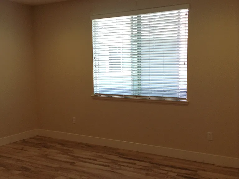 413 Wayland Loop — Photo 38