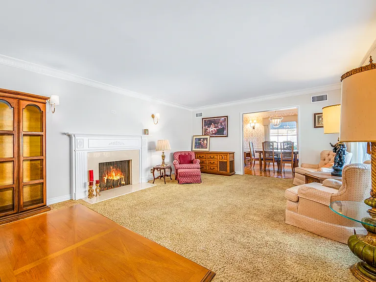 537 University Ave — Photo 18