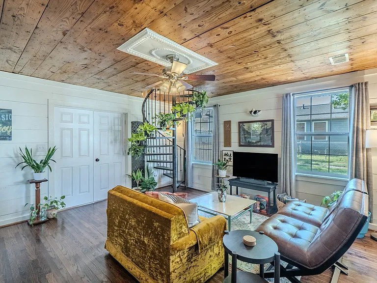 904 Florence St — Photo 12