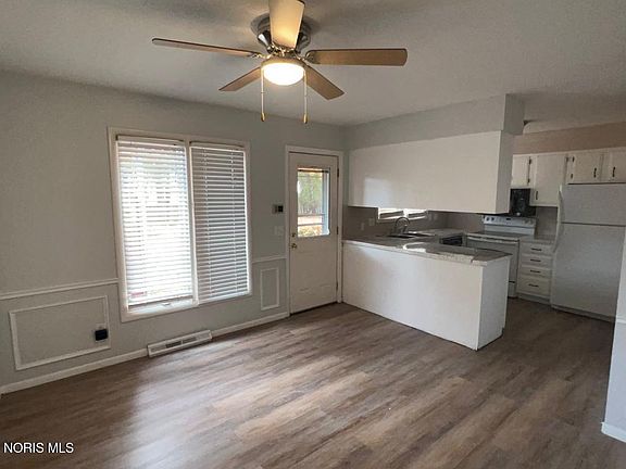 3rd image of 5751 Cresthaven Ln