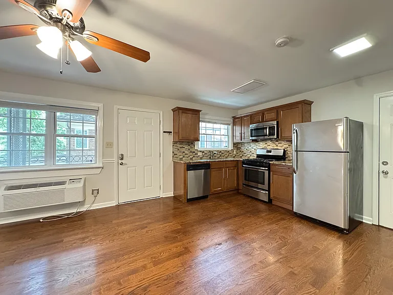 177 12th St NE #A8 — Photo 21