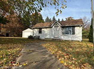 1605 S Hughes Rd, Brighton, MI 48114