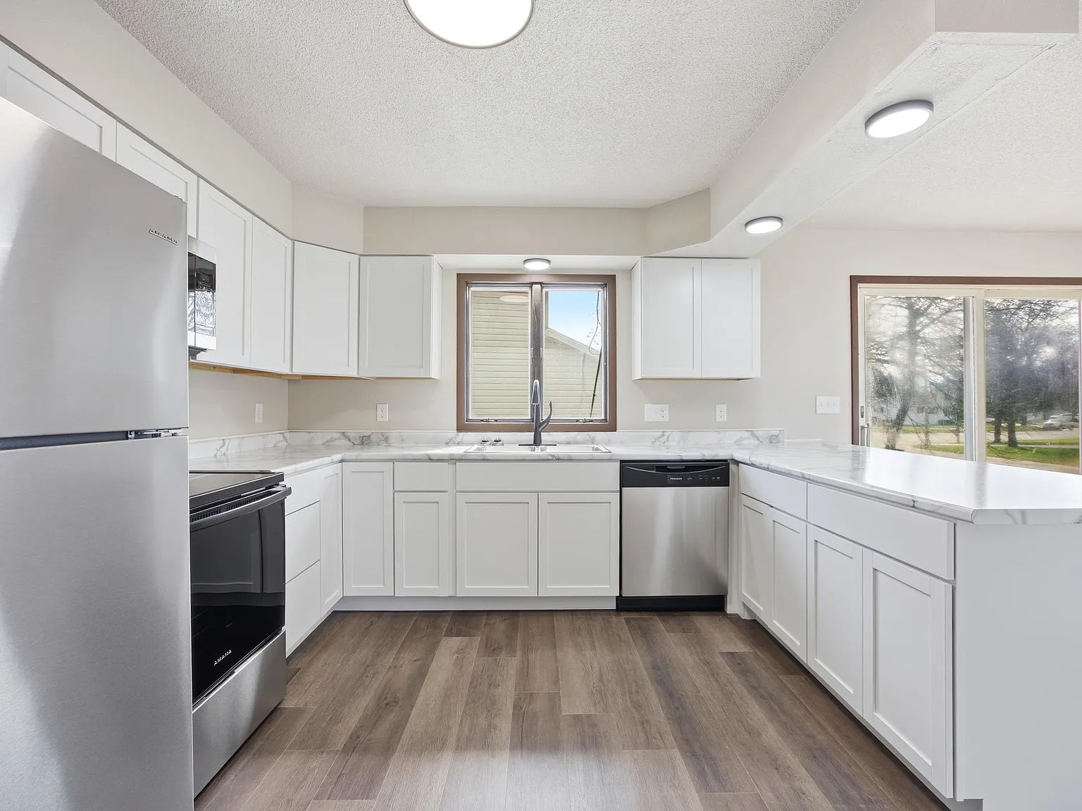 609 Lily Lane - 1 — Photo 3
