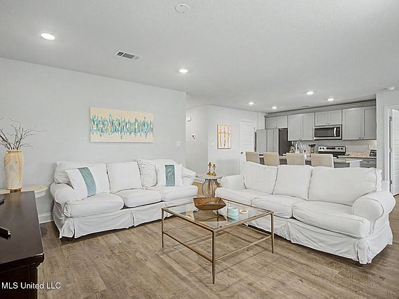 3rd image of 10119 Woodbury Dr
