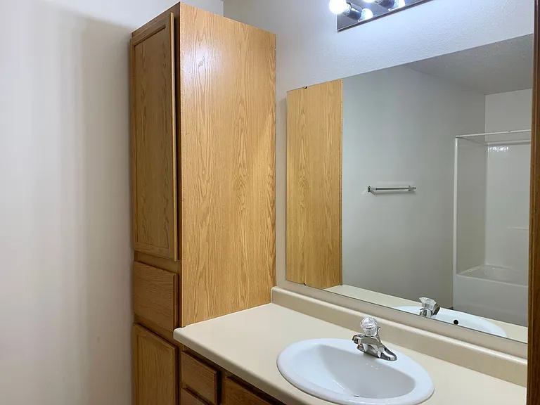 Huntington Pointe III — Photo 9