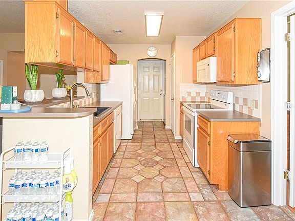 4th image of 3402 Gus Dr