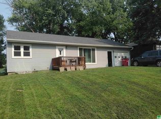 92 Pine St, Lawton, IA 51030