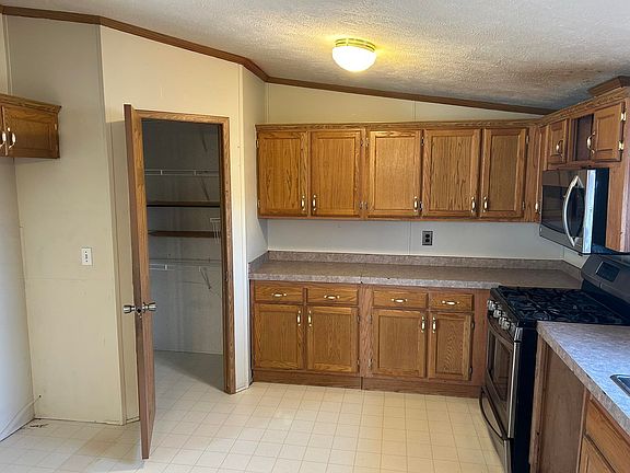 5th image of 102 W Elmore Ave