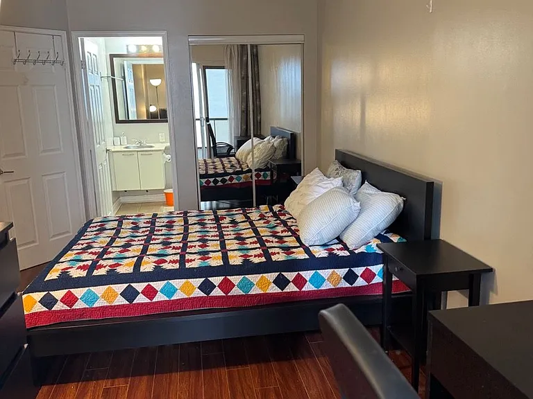 55 Bloor St E #702 — Photo 20