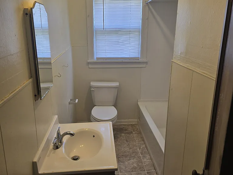 2528 Lincoln St — Photo 1