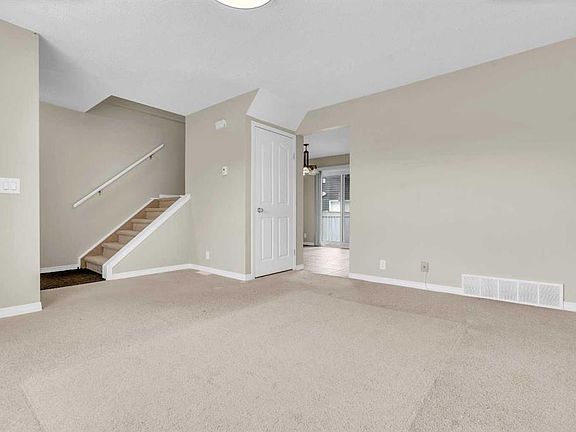 3rd image of 87 N Castleglen Rd NE
