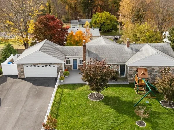 12 Dulles St, Cumberland, RI 02864