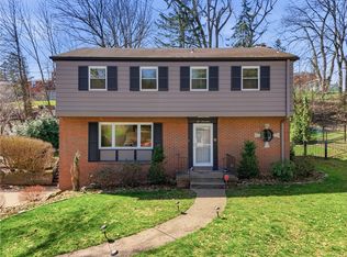 217 Thornberry Dr, Pittsburgh, PA 15221