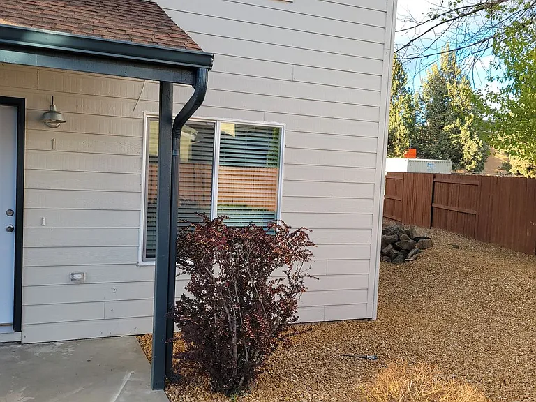 210- 2012 NE Neil Way — Photo 15