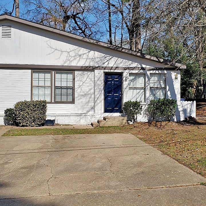 1st image of 727 Vicki Dr APT A