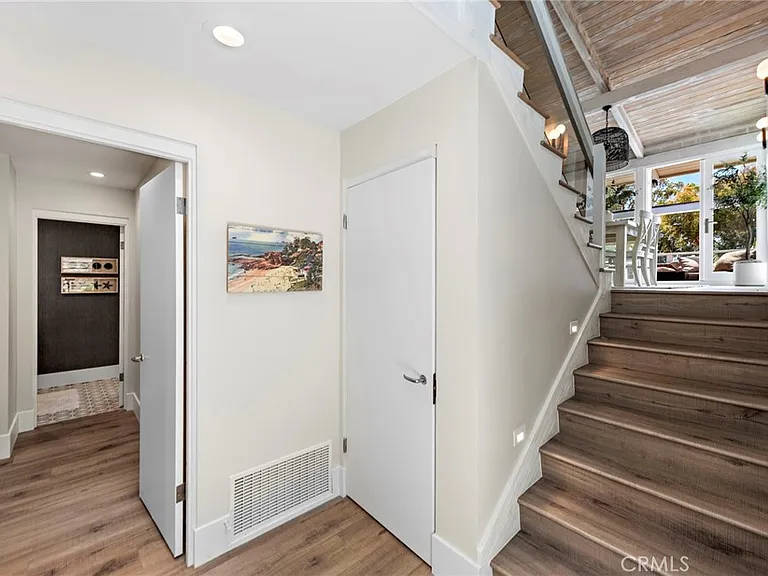 201 Nyes Pl — Photo 21
