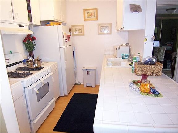 2nd image of 18620 Hatteras St Unit 238