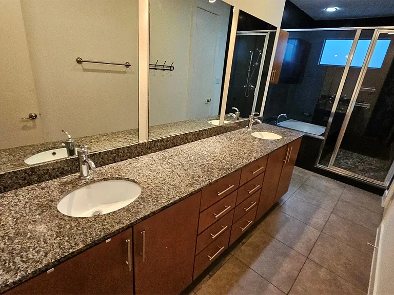 2301 Camden Dr #B — Photo 28