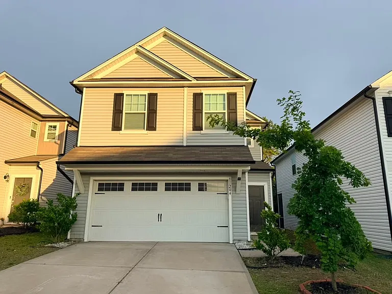 11204 Woodland Creek Way — Photo 2