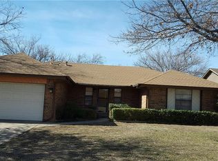 1313 Smoking Tree St, Moore, OK 73160