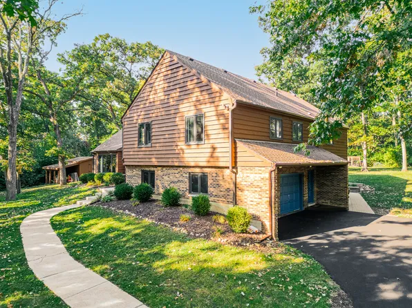 1313 Chatham Ln, Woodstock, IL 60098