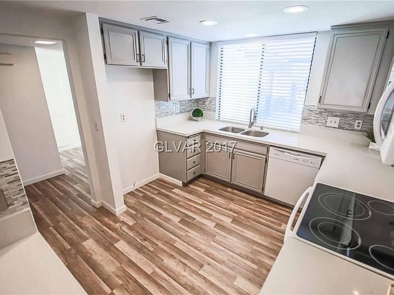 2nd image of 3567 Buena Vista Dr