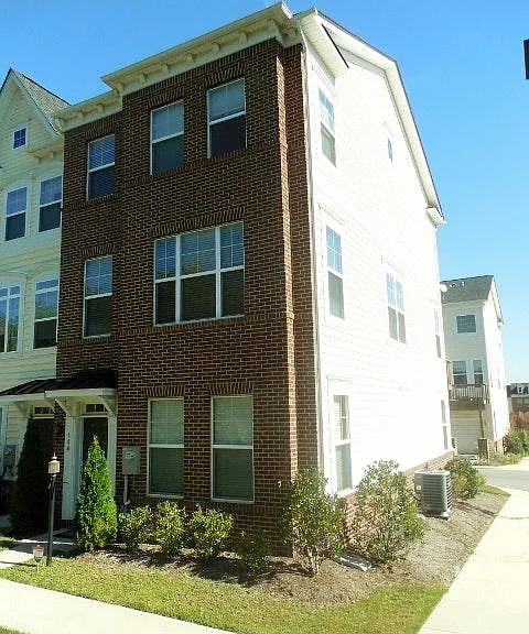 400 Ava Way NE — Photo 1