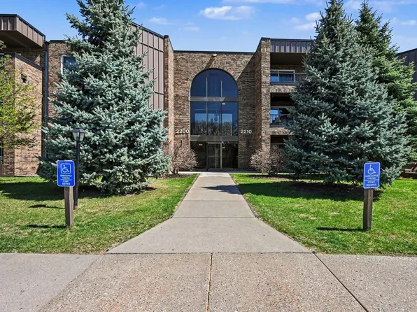 2200 Midland Grove Rd APT 310, Roseville, MN 55113