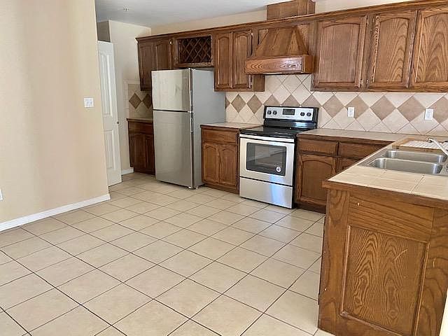 1st image of 1602 Omni Ave #4