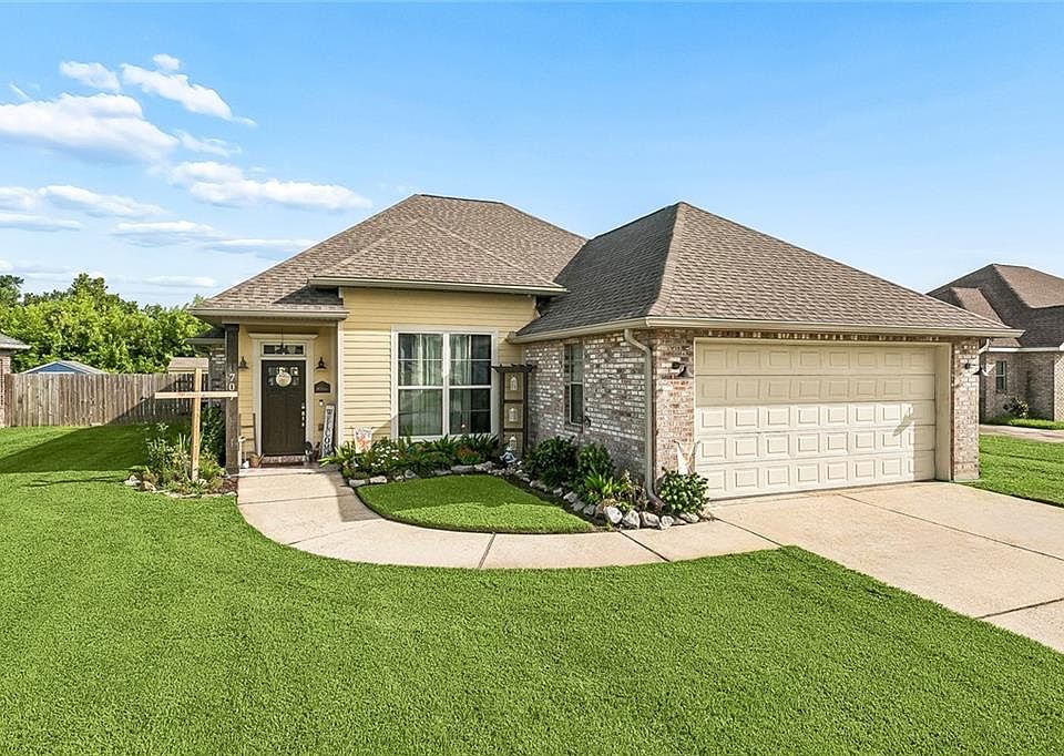 1st image of 707 Country Cottage Blvd