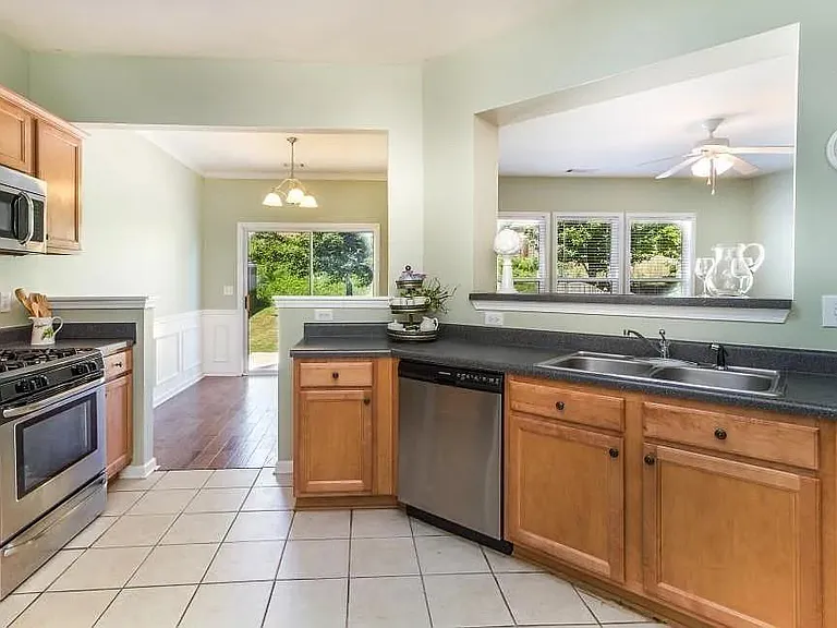 5640 Sterling Ct — Photo 4