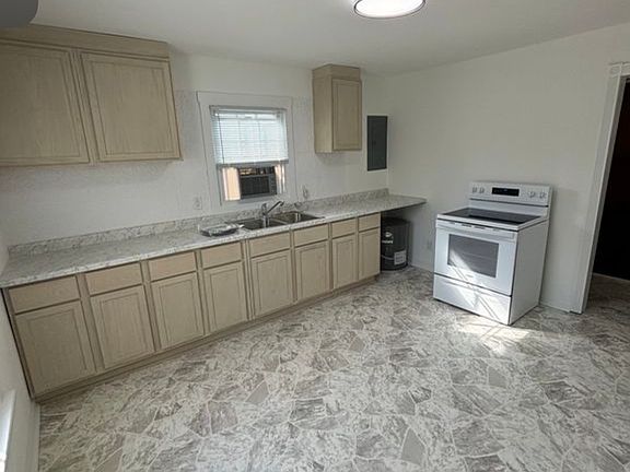 4th image of 528 W Oak St