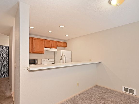 5th image of 5844 NE 75th St #C-103